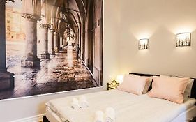 Vintage Podzamcze Apartment